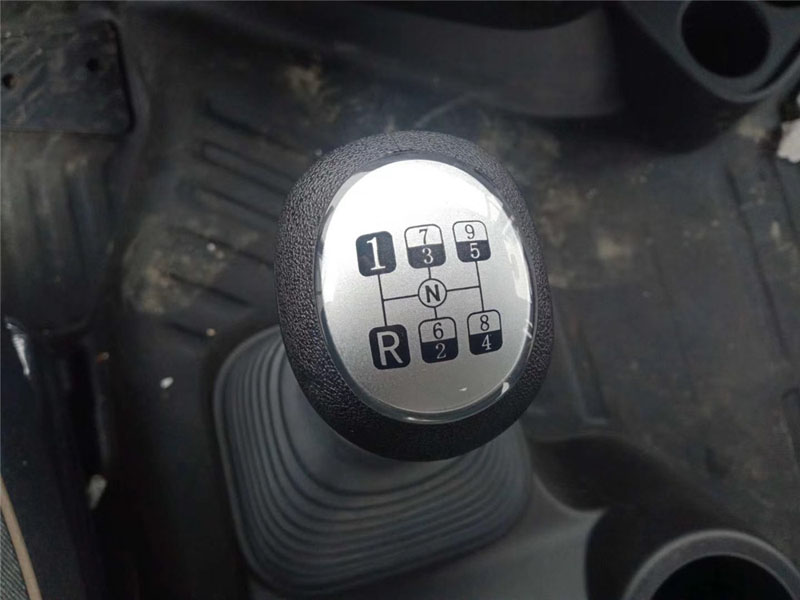 國(guó)六東風(fēng)天龍前四后八29.7方350馬力鋁合金運(yùn)油車(chē)20噸不超載